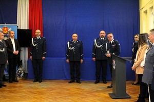 Komendant Wojewódzki Policji w Łodzi przemawia do wszystkich obecnych na sali.