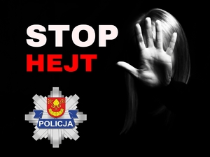 Osoba ma wyciągnietą dłoń. Po lewej stronie widnieje napisa STOP HEJT a pod nim logo Komendy Powiatowej Policji w Łasku.