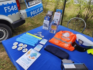 Stolik z materiałami profilaktycznymi - "Kręci mnie bezpieczeństwo nad wodą.