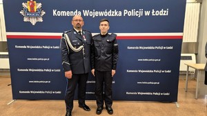 Nowy policjant z Pierwszym Zastępcą Komendanta Powiatowego Policji w Łasku.