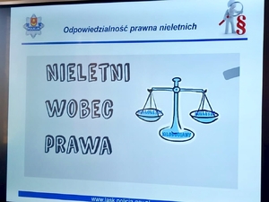 Na ekranie telewizora wyświetla się napis: Nieletni wobec prawa.