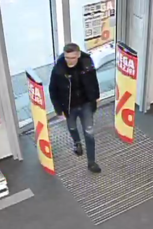 Sprawca kradzieży sklepowej.
