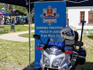 Policjanci podczas pikniku.