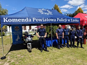 Policjanci podczas pikniku.