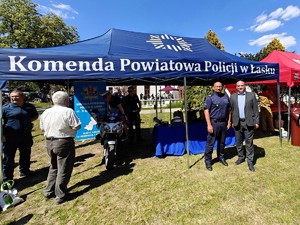 Policjanci podczas pikniku.