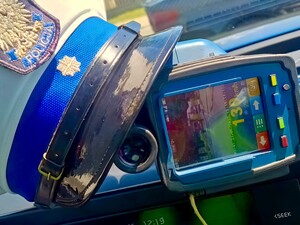 Policyjny miernik prędkości.