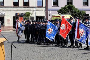Policjanci na Międzypowiatowych Obchodach Święta Policji w Łasku.