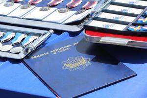 Policjanci na Międzypowiatowych Obchodach Święta Policji w Łasku.