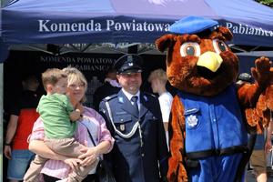 Policjanci na Międzypowiatowych Obchodach Święta Policji w Łasku.