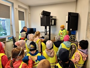 Przedszkolaki z wizytą w łaskiej komendzie.