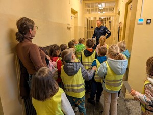 Przedszkolaki z wizytą w łaskiej komendzie.