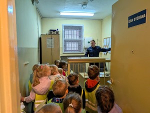 Przedszkolaki z wizytą w łaskiej komendzie.