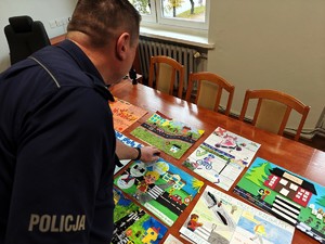 Komisja ocenia prace konkursowe.