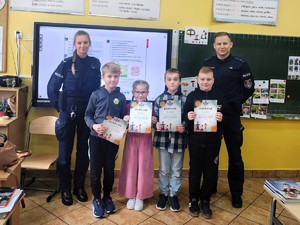 Laureaci konkursu plastyczno-filmowego.