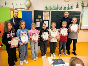 Laureaci konkursu plastyczno-filmowego.