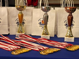 Policyjna Akademia Bezpieczeństwa, dzieci biorą udział w turnieju.