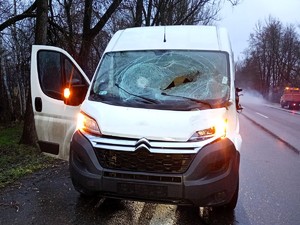 Uszkodzony pojazd marki Citroën.