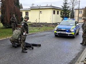 Policja i Wojsko doskonalą współpracę podczas ćwiczeń „Warta”.