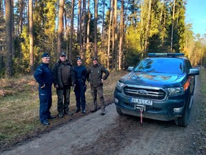 Przedświąteczne patrole policjantów i Straży Leśnej.