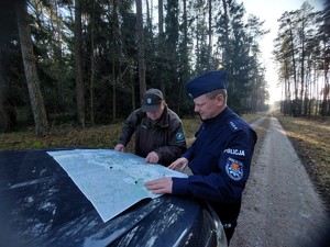 Przedświąteczne patrole policjantów i Straży Leśnej.