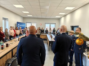 Spotkanie wigilijne w auli Komendy Powiatowej Policji w Łasku.