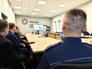 Odprawa roczna podsumowująca pracę Komendy Powiatowej Policji w Łasku w 2025 roku.
