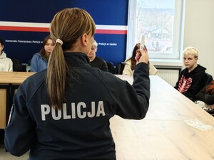 Uczniowie klasy mundurowej z wizytą w łaskiej jednostce.