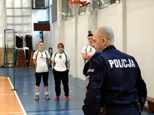 Powiatowy etap policyjnego turnieju dla uczniów szkół średnich.