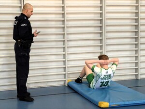 Powiatowy etap policyjnego turnieju dla uczniów szkół średnich.