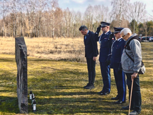 Oddali hołd funkcjonariuszom Policji Państwowej ofiarom Zbrodni Katyńskiej.