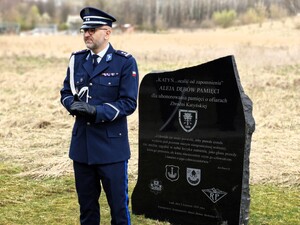 Łascy policjanci uczcili 86. rocznicę Zbrodni Katyńskiej.