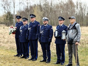 Łascy policjanci uczcili 86. rocznicę Zbrodni Katyńskiej.