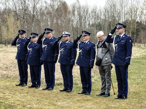 Łascy policjanci uczcili 86. rocznicę Zbrodni Katyńskiej.
