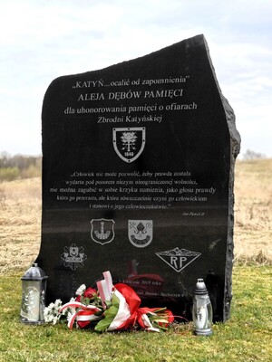 Łascy policjanci uczcili 86. rocznicę Zbrodni Katyńskiej.