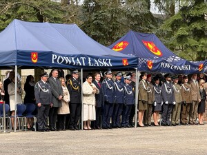 Pierwszoklasiści z Ostrowa złożyli uroczyste ślubowanie.