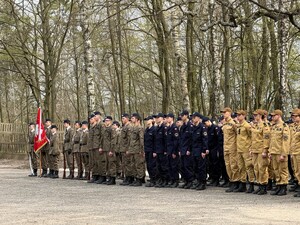 Pierwszoklasiści z Ostrowa złożyli uroczyste ślubowanie.