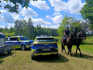 Policjanci zabezpieczali uroczystość przyjęcia samolotów F-35