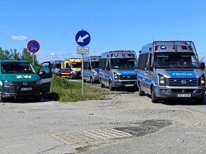 Policjanci zabezpieczali uroczystość przyjęcia samolotów F-35