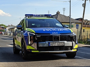 Policjanci czuwają nad bezpieczeństwem uczestników weekendowych wydarzeń.