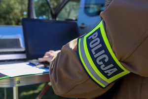 Technik kryminalistyki podczas czynności.