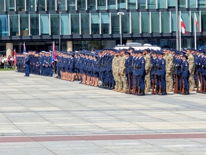 Łaski policjant odznaczony przez Prezydenta RP Brązowym Medalem za Długoletnią Służbę