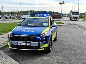 Policjanci prowadzą akcję profilaktyczną.