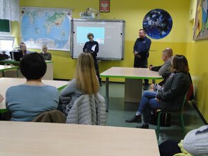 Policjnaci opowiadają o kampanii dzielnicowy bliżej nas.