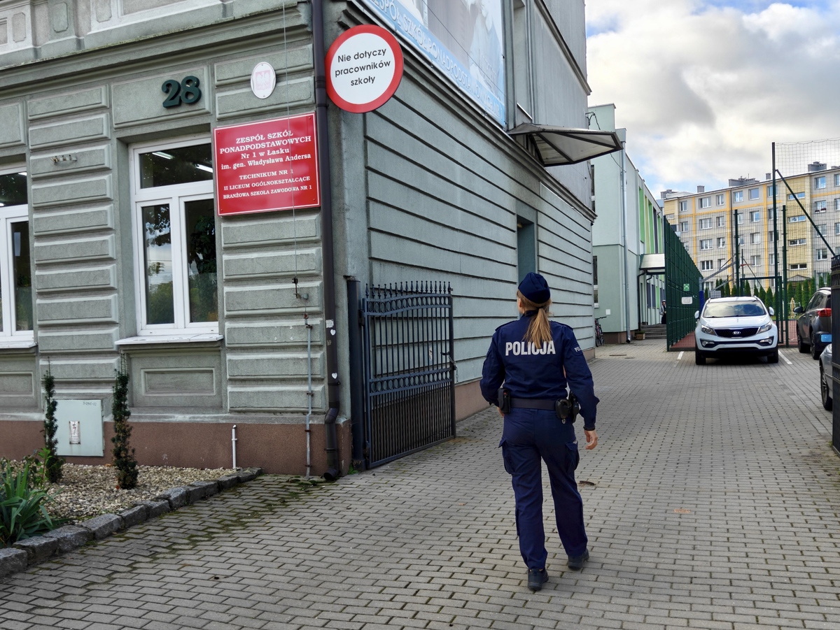 Wzmożone kontrole policji w rejonie szkół w powiecie łaskim